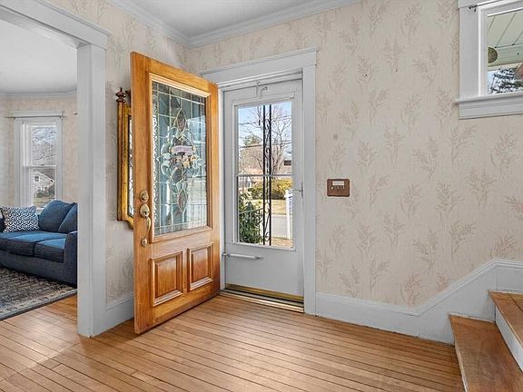 4th image of 63 Walnut St
