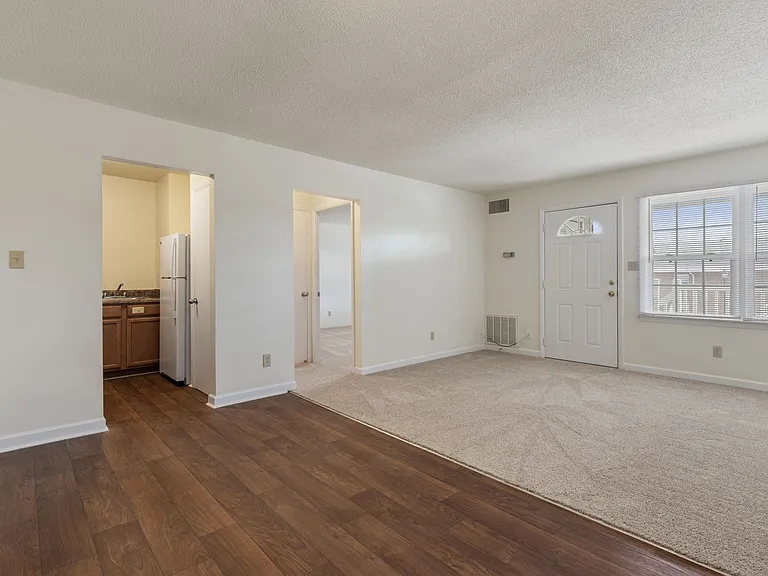 Wedgwood Apartments — Photo 6