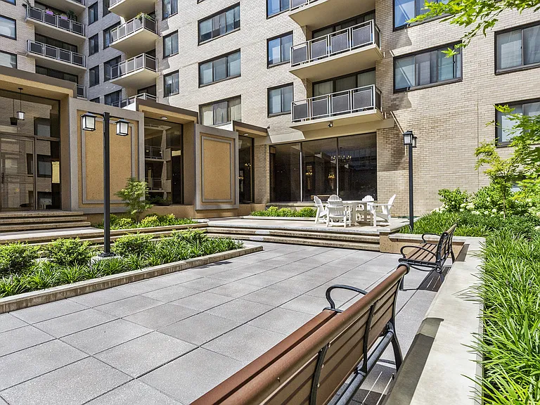 Cole Spring Plaza — Photo 11