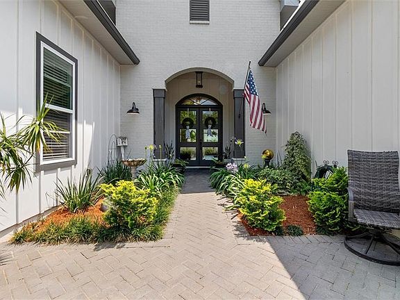 3rd image of 501 N Corniche Du Lac