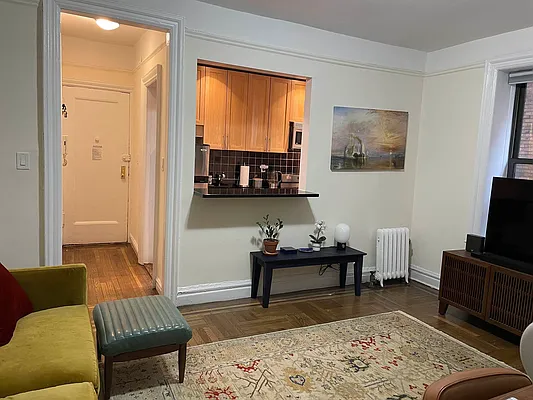 Rented by City Connections Realty | media 12