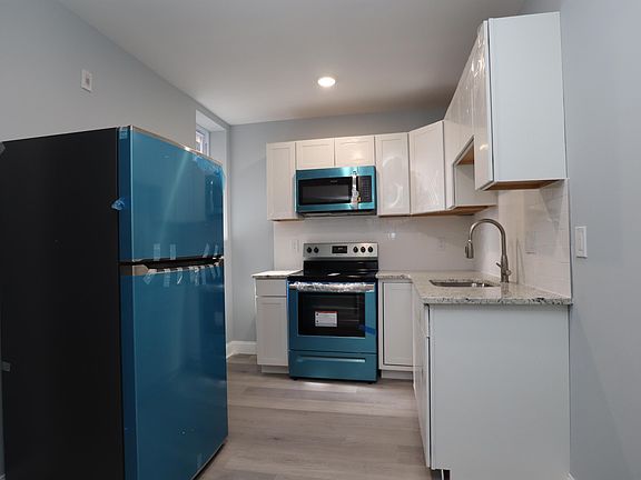 5th image of 1910 W Diamond St Floor 2