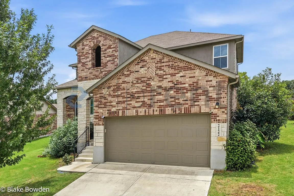 5 bed, 2.5 bath, 2750 sqft, $2,150 — Photo 3