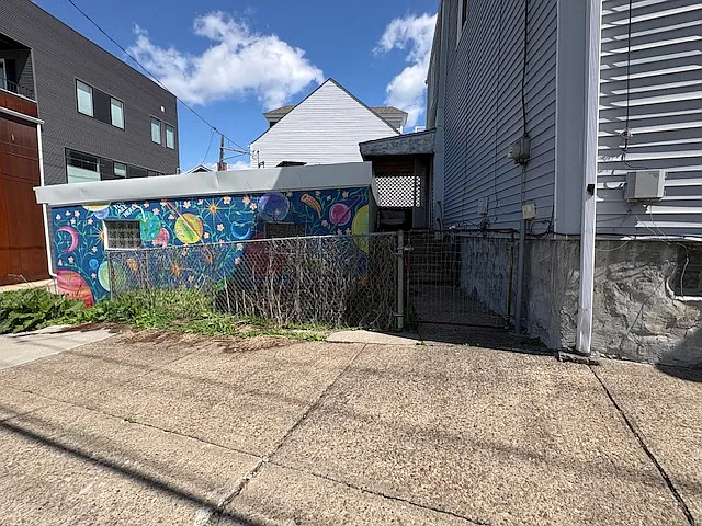 Building Photo - 5120 Stanton Ave #ROW HOUSE