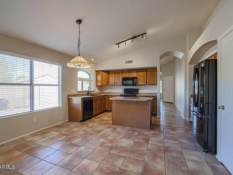 10269 W Patrick Ln — Photo 7