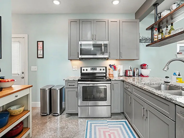 611B Waco Dr — Photo 5