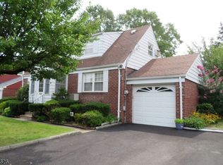 28 Westwood Dr, Fair Lawn, NJ 07410