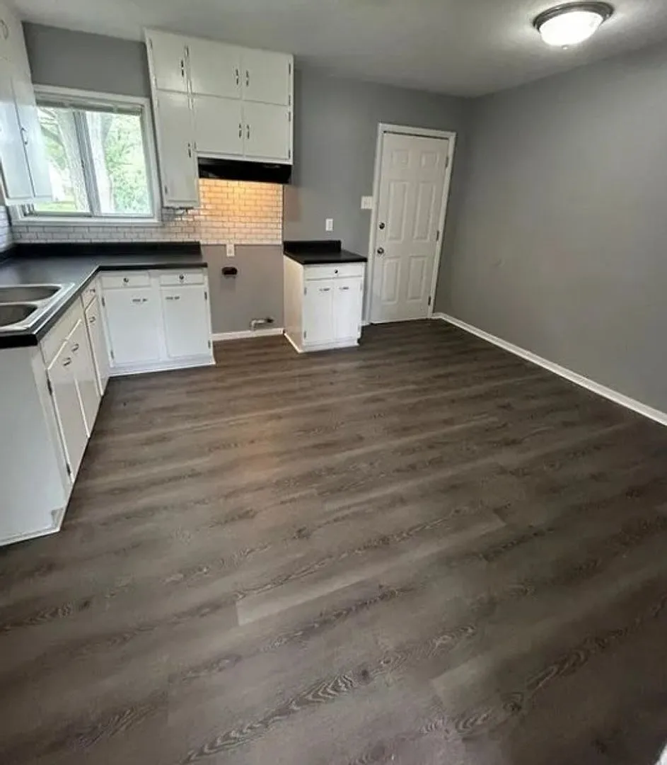 For Lease — Photo 2