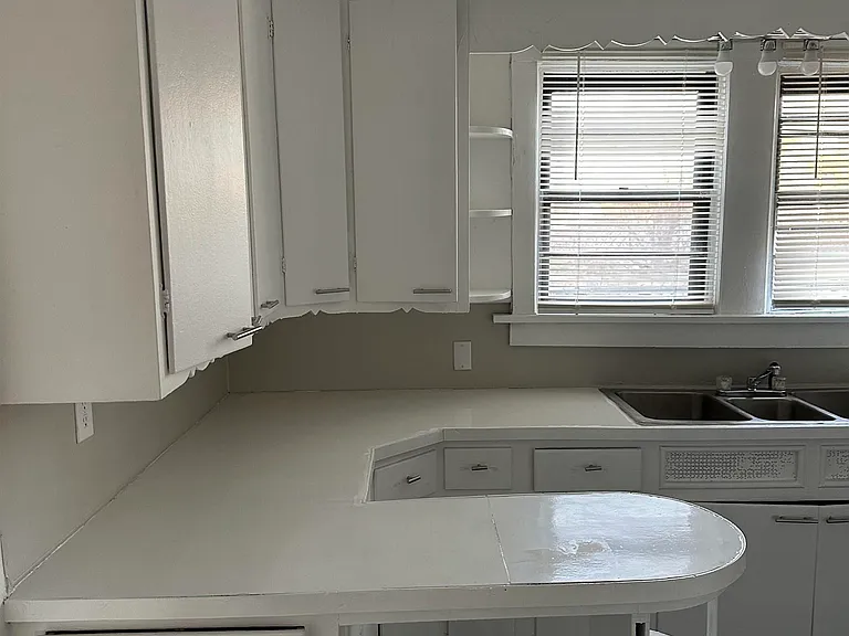 107 S Beech St — Photo 3