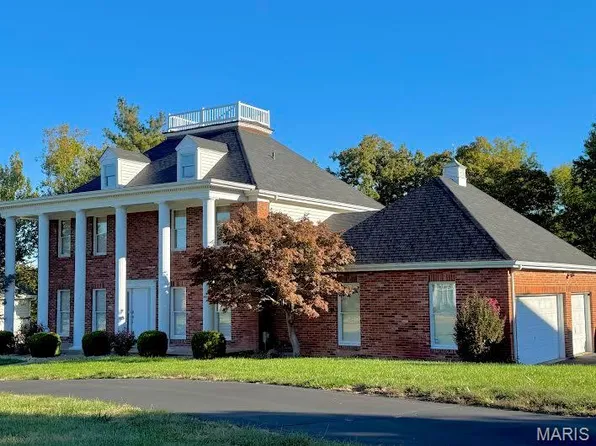 11226 Pointe Ct, Saint Louis, MO 63127