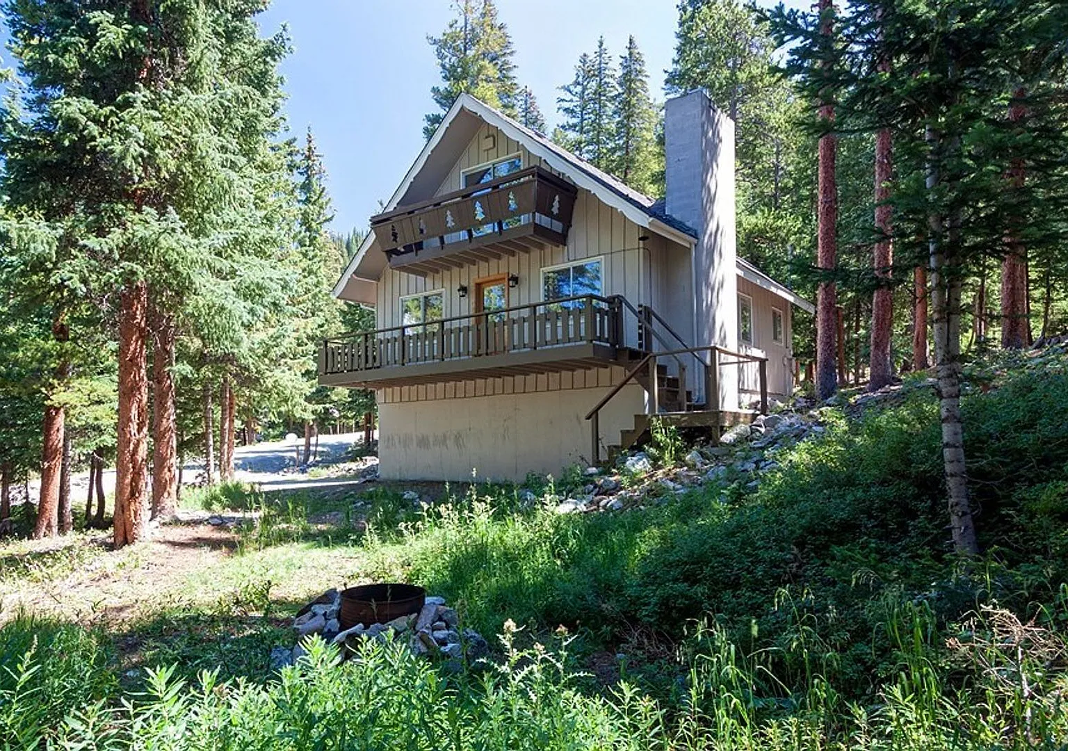 Garage! 4th bedroom or extra living! Cabin in the woods! Blue River! — Photo 2
