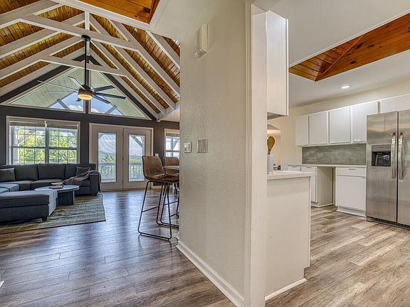 5th image of 132 Oak Ridge Way