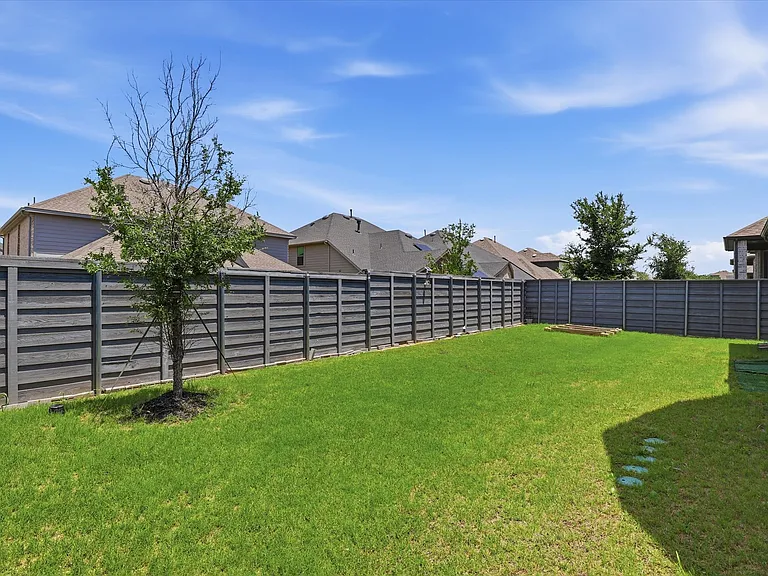 509 Cedarwood St — Photo 32