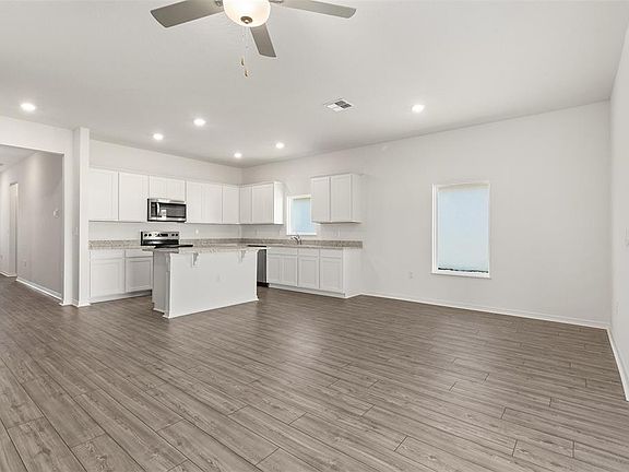 4th image of 1629 Nantucket Way