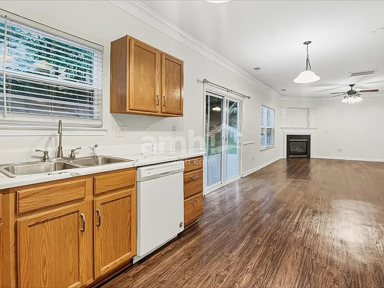 3801 Wingdale Ct — Photo 4