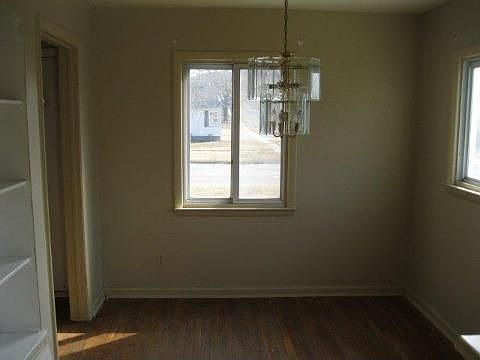 3rd image of 132 Earlmoor Blvd
