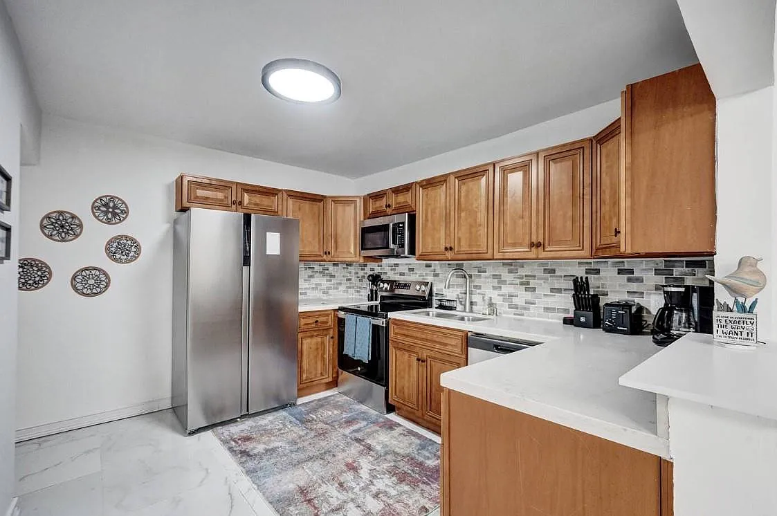 2 bed, 2.0 bath, 1144 sqft, $5,000 — Photo 3