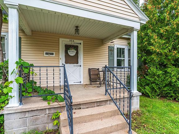3rd image of 924 N 4TH AVENUE