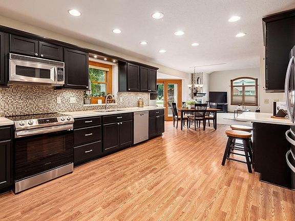 4th image of 12847 Jeffrey Dr