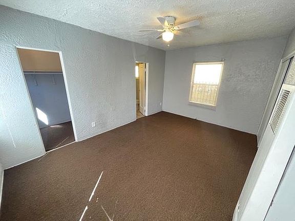 2nd image of 609 N Occidental Blvd #3/4