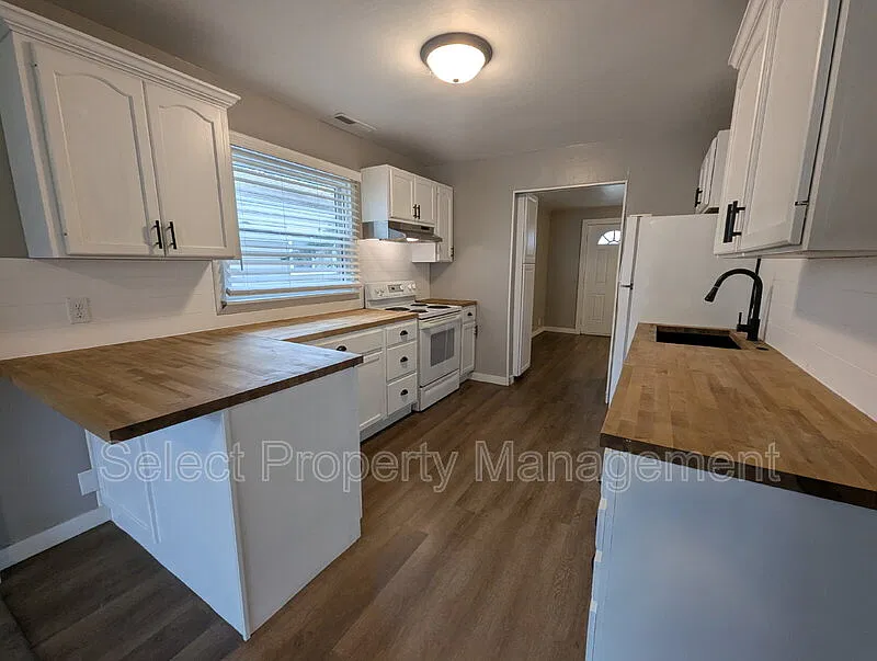 3 bed, 1.0 bath, 1256 sqft, $1,399 — Photo 4