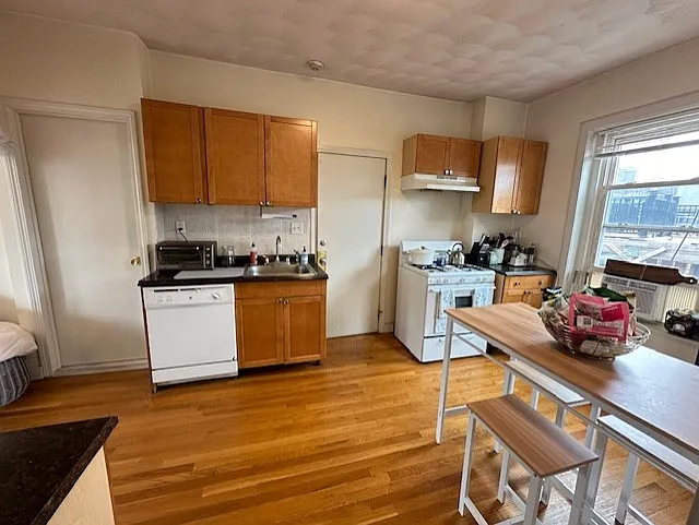64 Prince St #7 — Photo 6