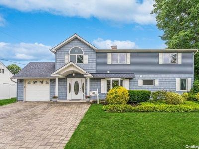 65 Boxwood Lane, Hicksville, NY, 11801