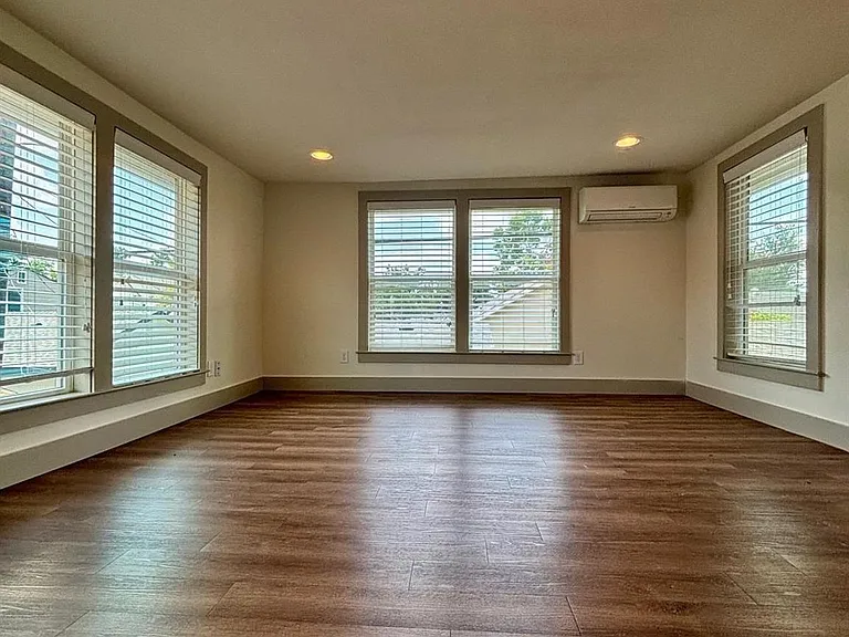 1009 Enid St #B — Photo 5