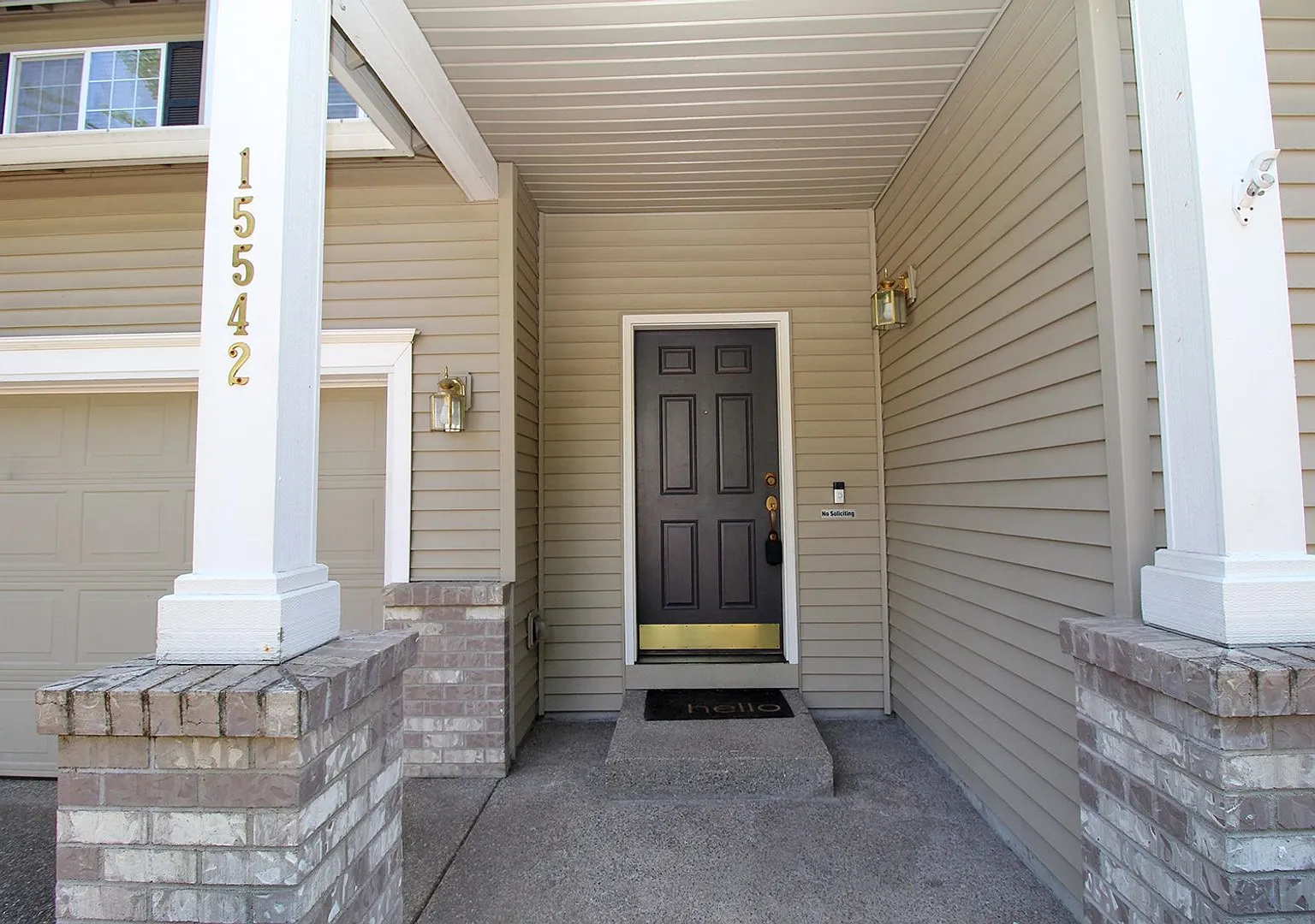 Custom-Built 5 Bedroom/3 Bath Home In A Great Sunnyside Neighborhood — Photo 3