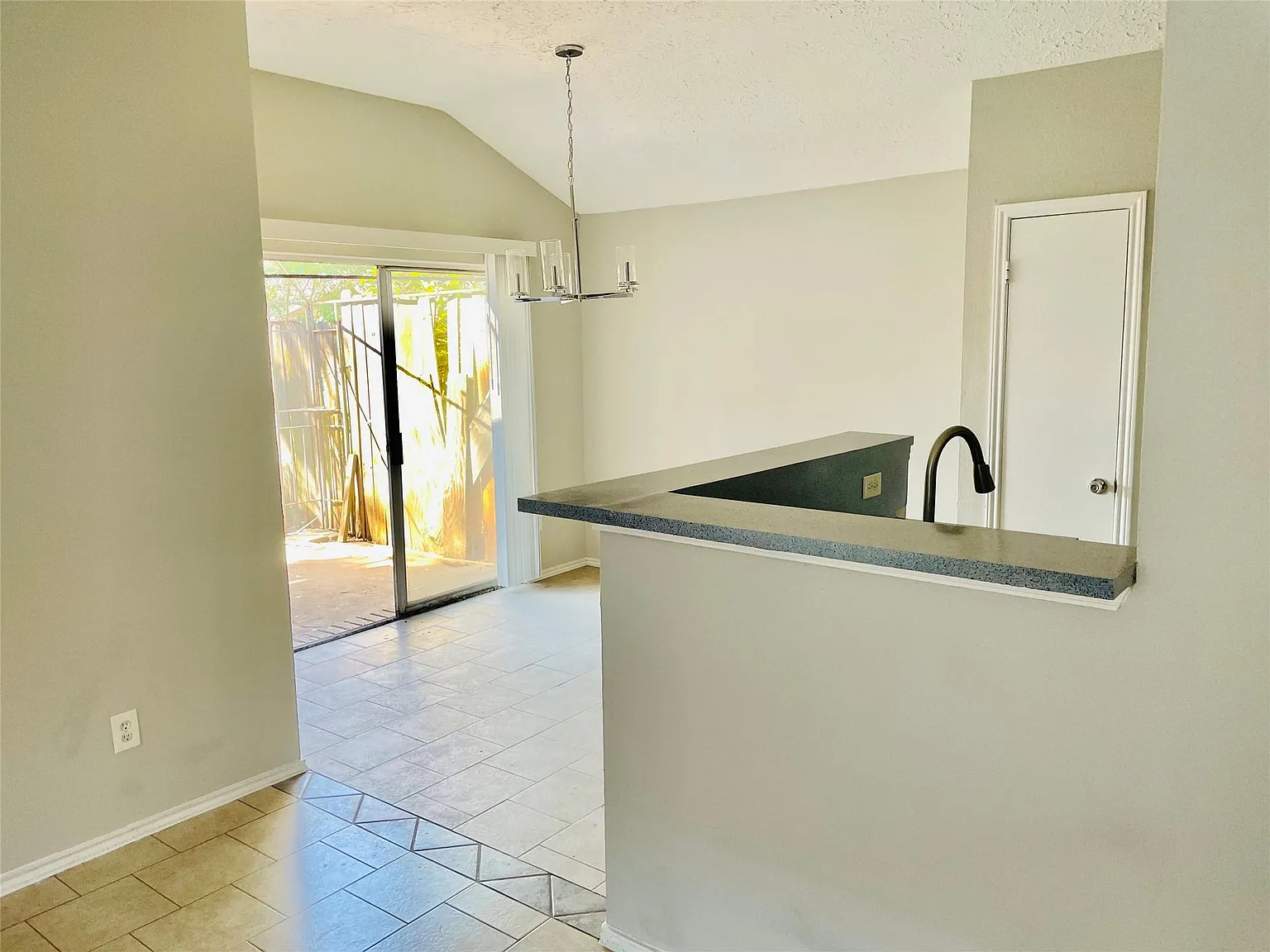 2 bed, 2.0 bath, 1214 sqft, $1,590 — Photo 4