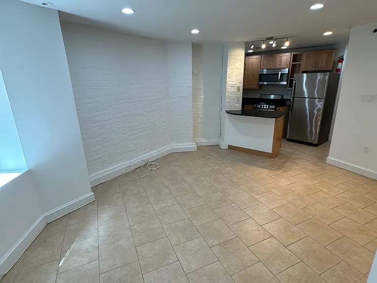 672 Maryland Ave NE #B — Photo 6