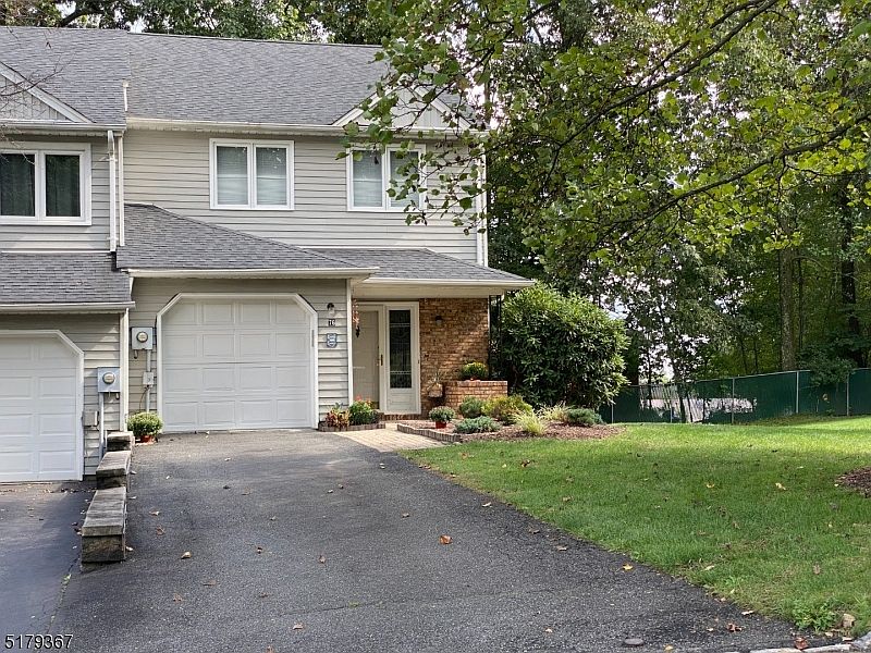 1st image of 76 Stockton Ct