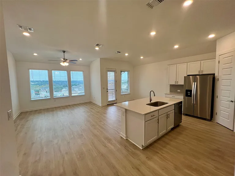 400 Barton Run Dr — Photo 2