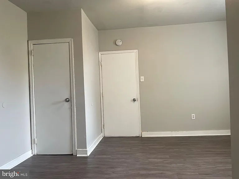 412 E Walnut Ln #3 — Photo 8
