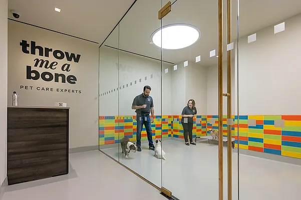 Rented by Extell Marketing Group LLC | media 24