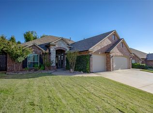 2636 SE 7th St, Moore, OK 73160