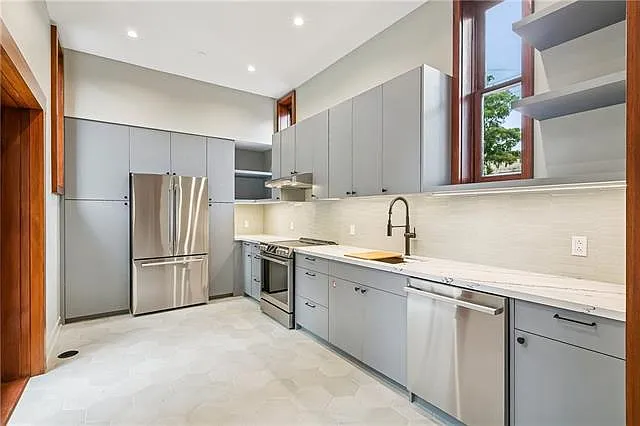 814 Howard Ave #101 — Photo 5