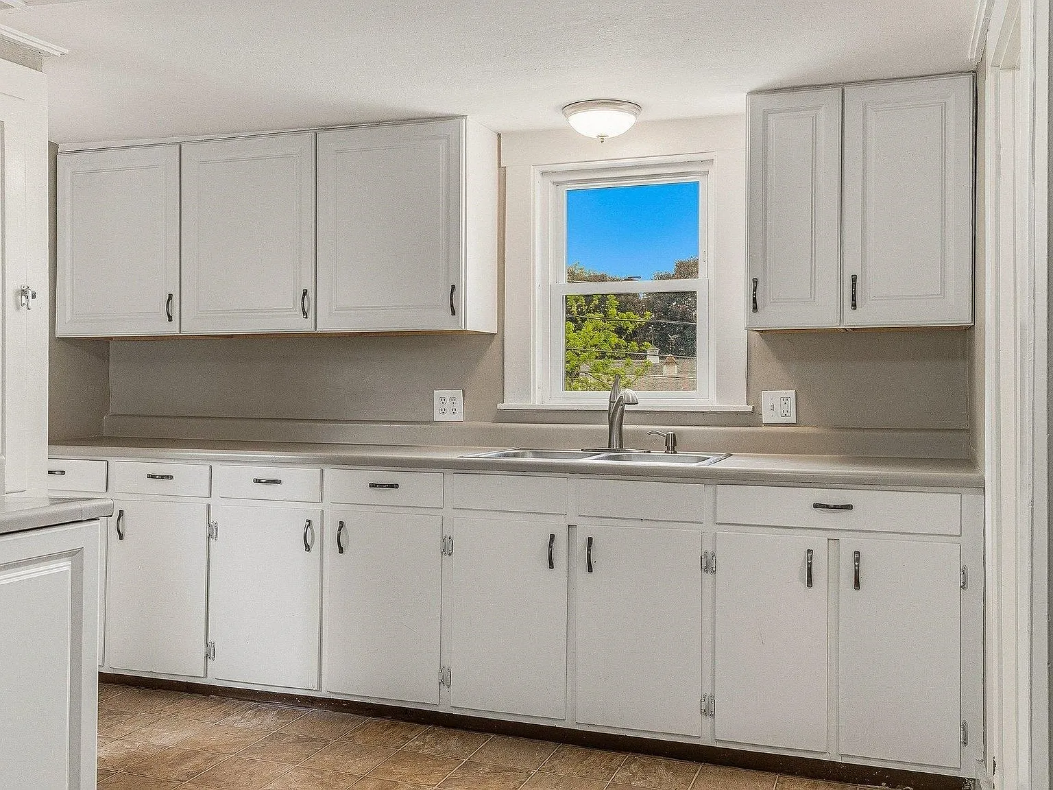 2 bed, 1.0 bath, 1000 sqft, $2,295 — Photo 2