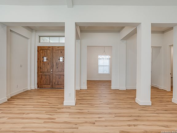 3rd image of 5240 Estates Oak Way
