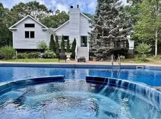 12 Douglas Ct, Hampton Bays, NY 11946