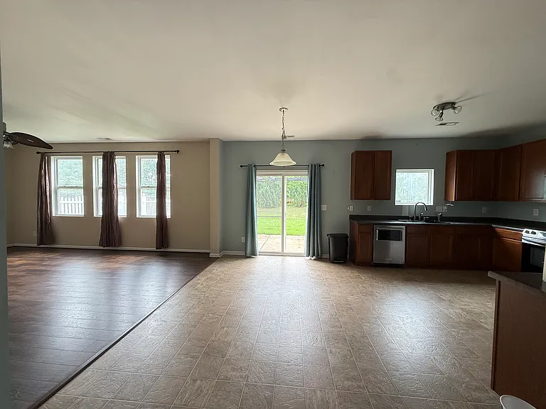 11828 Bending Branch Rd — Photo 4