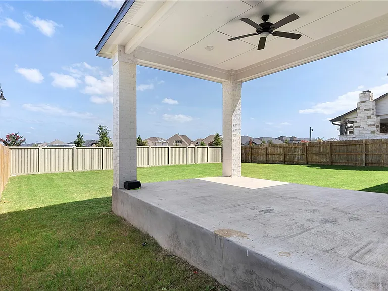 424 Hollister Dr — Photo 37