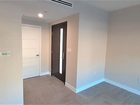 3rd image of 2218 Montrose Ave #H