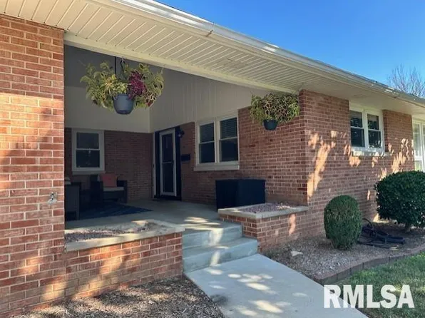 1 Terry Ct, Jacksonville, IL 62650