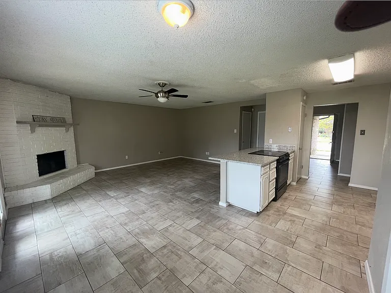 Spacious great room/Kitchen/family room