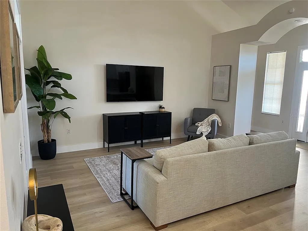 4 bed, 2.0 bath, 1480 sqft, $3,750 — Photo 4
