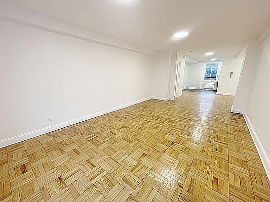 5th image of 110 E End Ave APT 1M