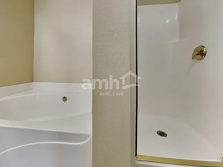 1610 Thornwick Trce — Photo 13