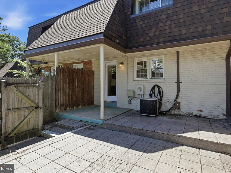 465 Hampton Ct #115 — Photo 21