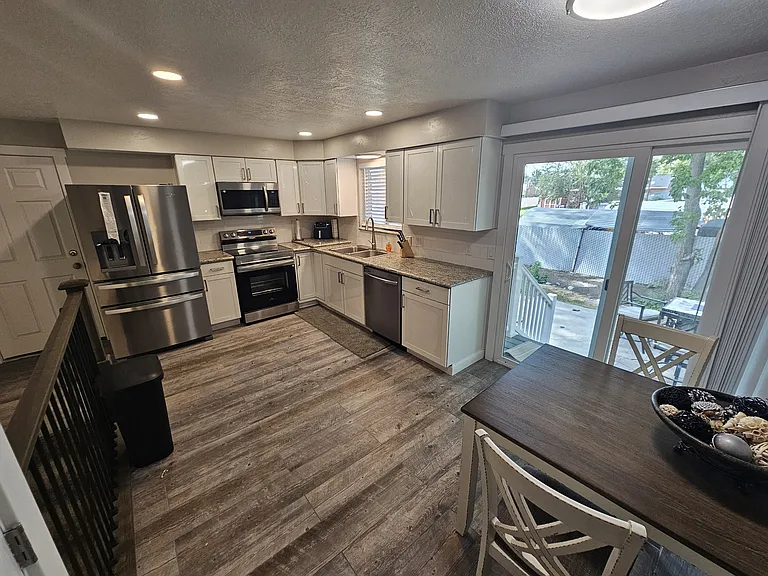 189 E 7615 S — Photo 16